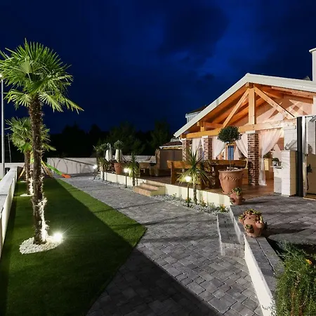 Mek Zadarvillas *