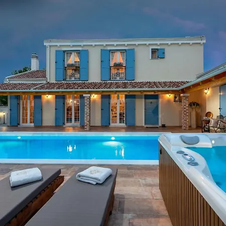 Mek Zadarvillas Vila