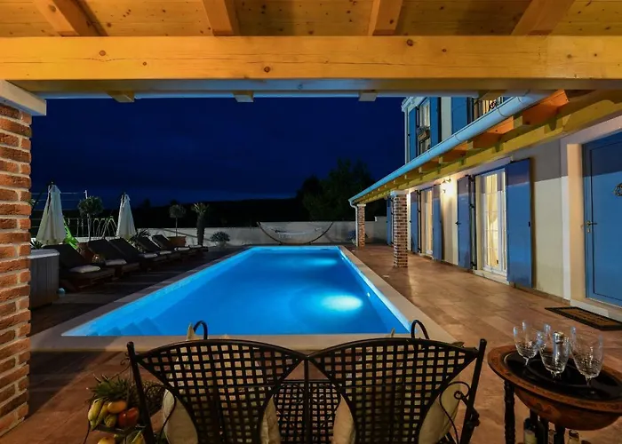 Mek Zadarvillas *