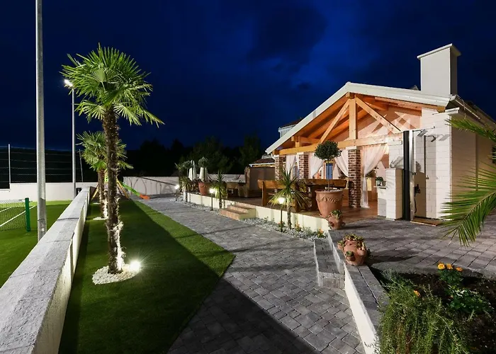 Mek Zadarvillas *