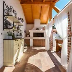 Βίλα Mek Zadarvillas