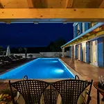 Mek Zadarvillas *