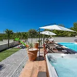 Mek Zadarvillas Βίλα *