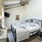 Mek Zadarvillas Βίλα