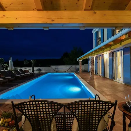 Mek Zadarvillas *