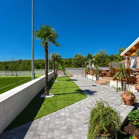 Mek Zadarvillas