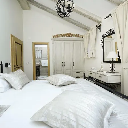 Mek Zadarvillas
