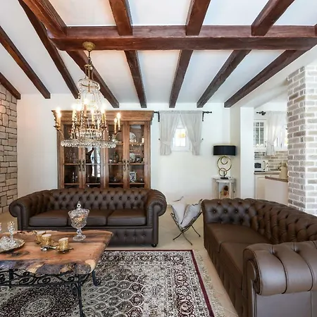 Mek Zadarvillas