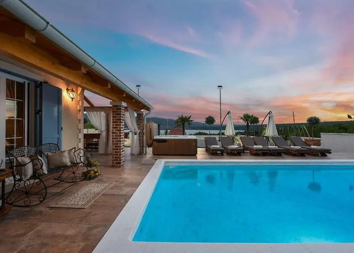 Mek Zadarvillas *